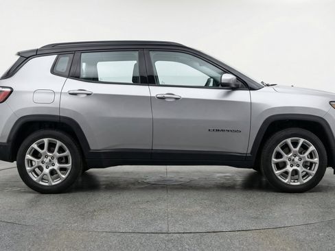 Used 2025 Jeep Compass Limited AWD/4WD image 11