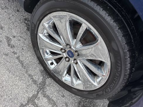 Used 2011 Ford Taurus Limited FWD image 13