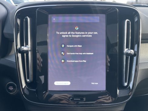 Used 2025 Volvo XC40 B5 Plus image 45