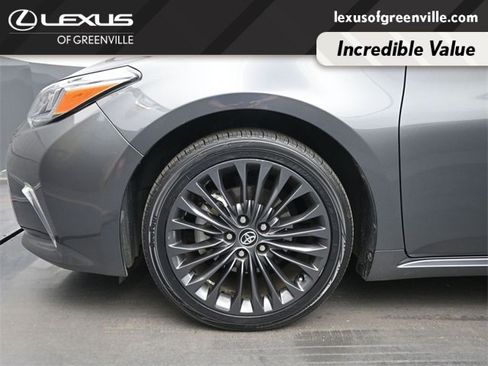 Used 2017 Toyota Avalon Touring image 9