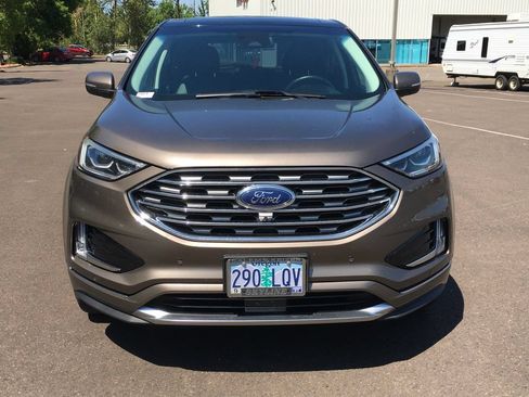 Used 2019 Ford Edge Titanium w/ Equipment Group 301A AWD/4WD image 9