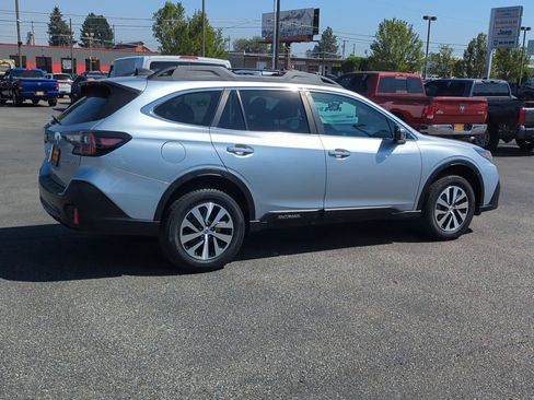 Used 2020 Subaru Outback Premium w/ Popular Package #1 AWD/4WD image 6