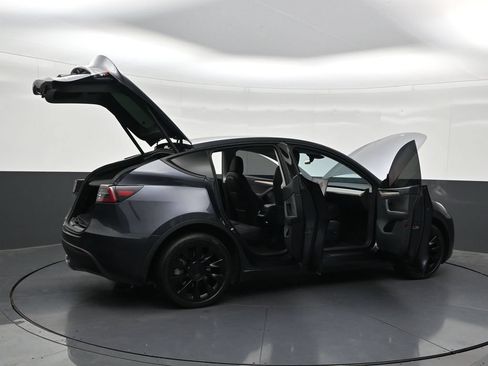 Used 2024 Tesla Model Y Long Range AWD/4WD image 34