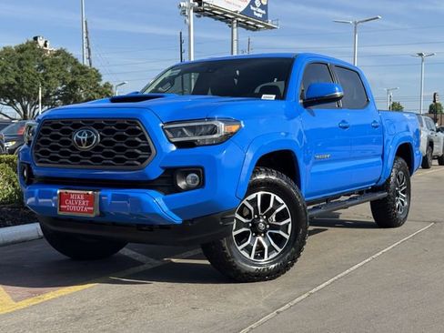 Used 2021 Toyota Tacoma TRD Sport w/ Technology Package RWD image 2