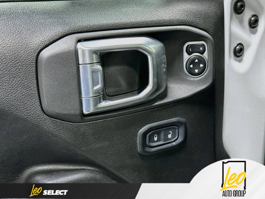 Used 2024 Jeep Gladiator Rubicon w/ Technology Group AWD/4WD image 21