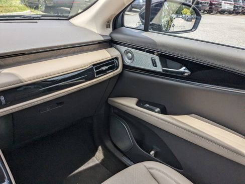 Certified 2023 Lincoln Nautilus Reserve w/ Equipment Group 202A image 18