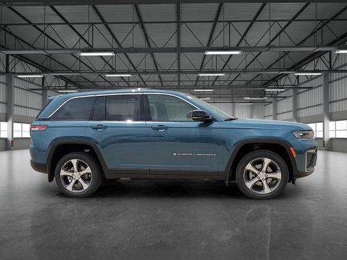 New 2026 Jeep Grand Cherokee Limited RWD image 5