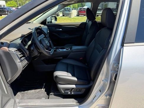 Used 2023 Nissan Rogue SV w/ SV Premium B Package AWD/4WD image 12