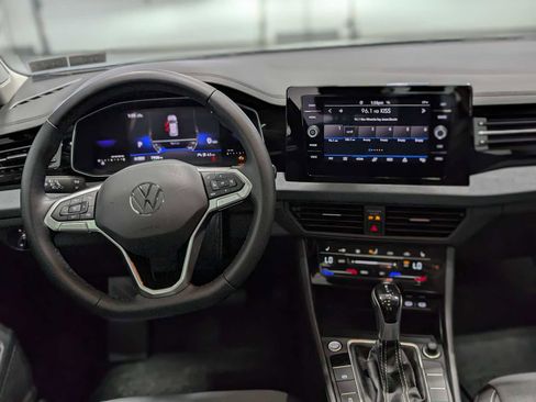 Used 2025 Volkswagen Jetta SE FWD image 5