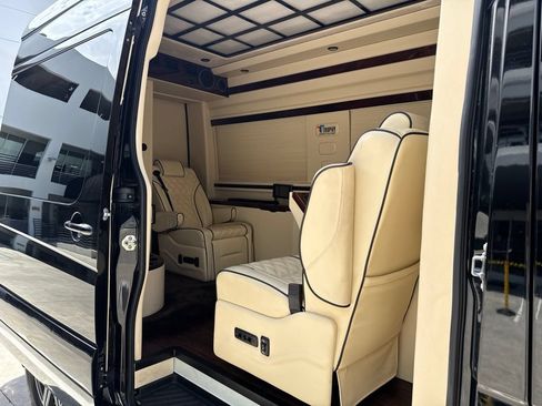 Used 2017 Mercedes-Benz Sprinter 2500 image 8