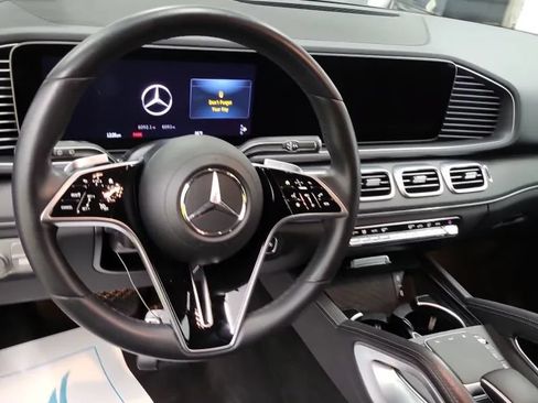 Used 2025 Mercedes-Benz GLE 450 4MATIC image 3