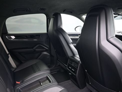 Certified 2025 Porsche Cayenne Turbo GT AWD/4WD image 7