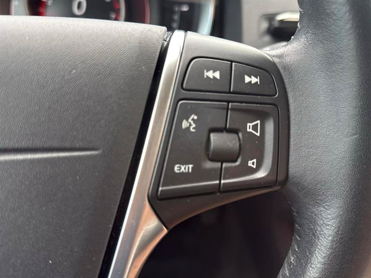 Used 2017 Volvo S60 T5 Inscription Platinum FWD image 29