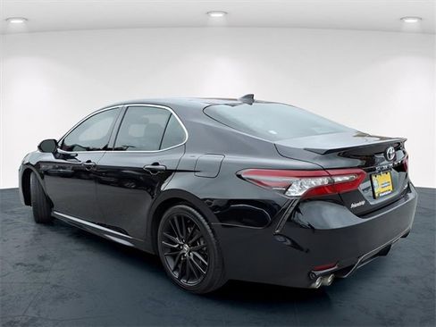 Used 2022 Toyota Camry XSE image 4