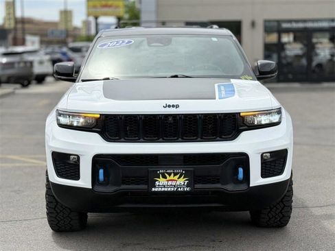 Used 2022 Jeep Grand Cherokee Trailhawk w/ Luxury Tech Group III AWD/4WD image 2