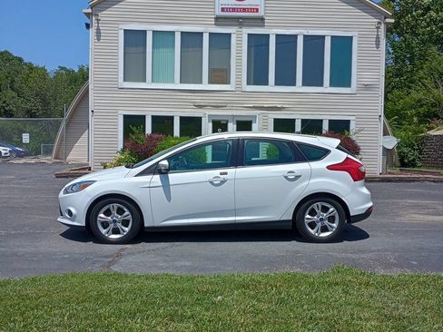 Used 2014 Ford Focus SE FWD image 2