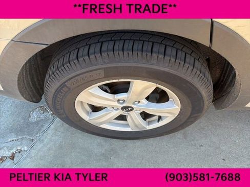 Used 2021 Kia Sorento LX image 12