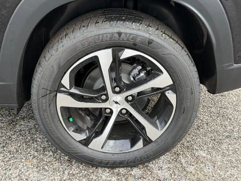 New 2026 Chevrolet Trax RS w/ Sunroof Package FWD image 4