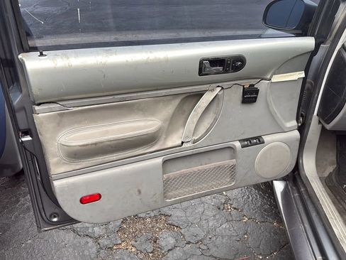 Used 2006 Volkswagen Beetle Coupe image 5