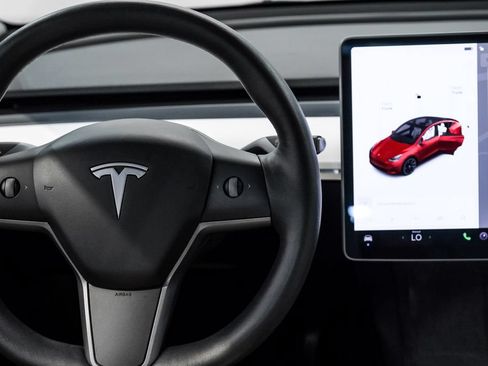 Used 2022 Tesla Model Y Long Range AWD/4WD image 23