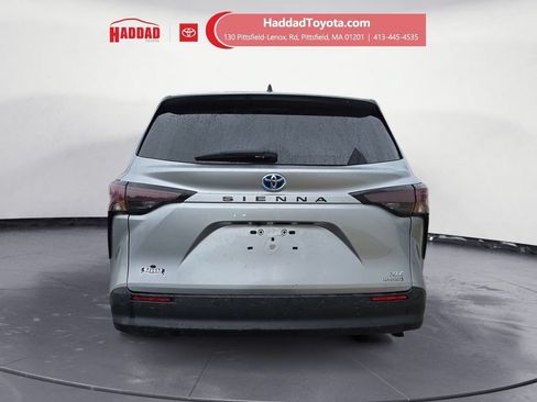 Used 2023 Toyota Sienna XLE FWD image 4