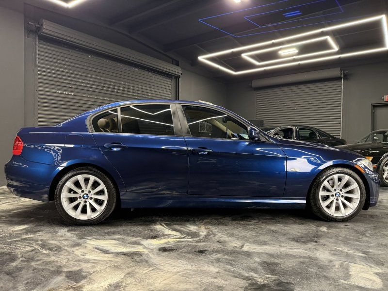 Used 2011 BMW 328i Sedan RWD image 4