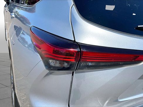 Certified 2021 Toyota Highlander Platinum AWD/4WD image 28