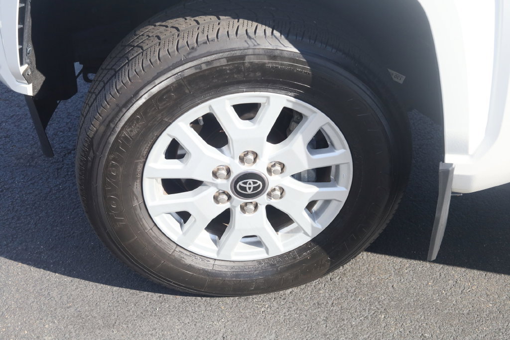 Used 2025 Toyota Tacoma SR5 AWD/4WD image 36