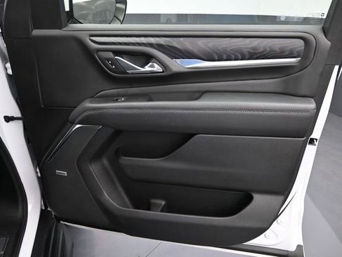 Used 2023 GMC Yukon Denali RWD image 32
