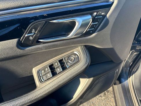 Used 2024 Porsche Macan image 21