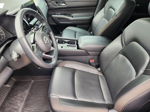 Used 2023 Nissan Pathfinder SL w/ SL Premium Package image 11