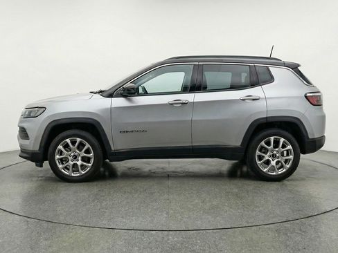 Used 2025 Jeep Compass Limited image 5