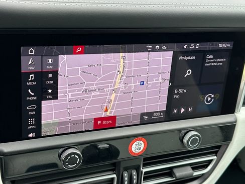 Certified 2025 Porsche Macan AWD/4WD image 21