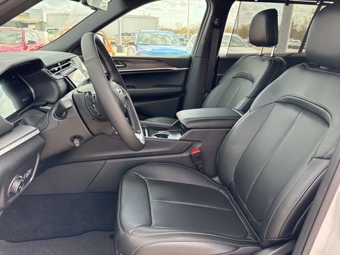 New 2025 Jeep Grand Cherokee L Limited w/ Luxury Tech Group II image 10