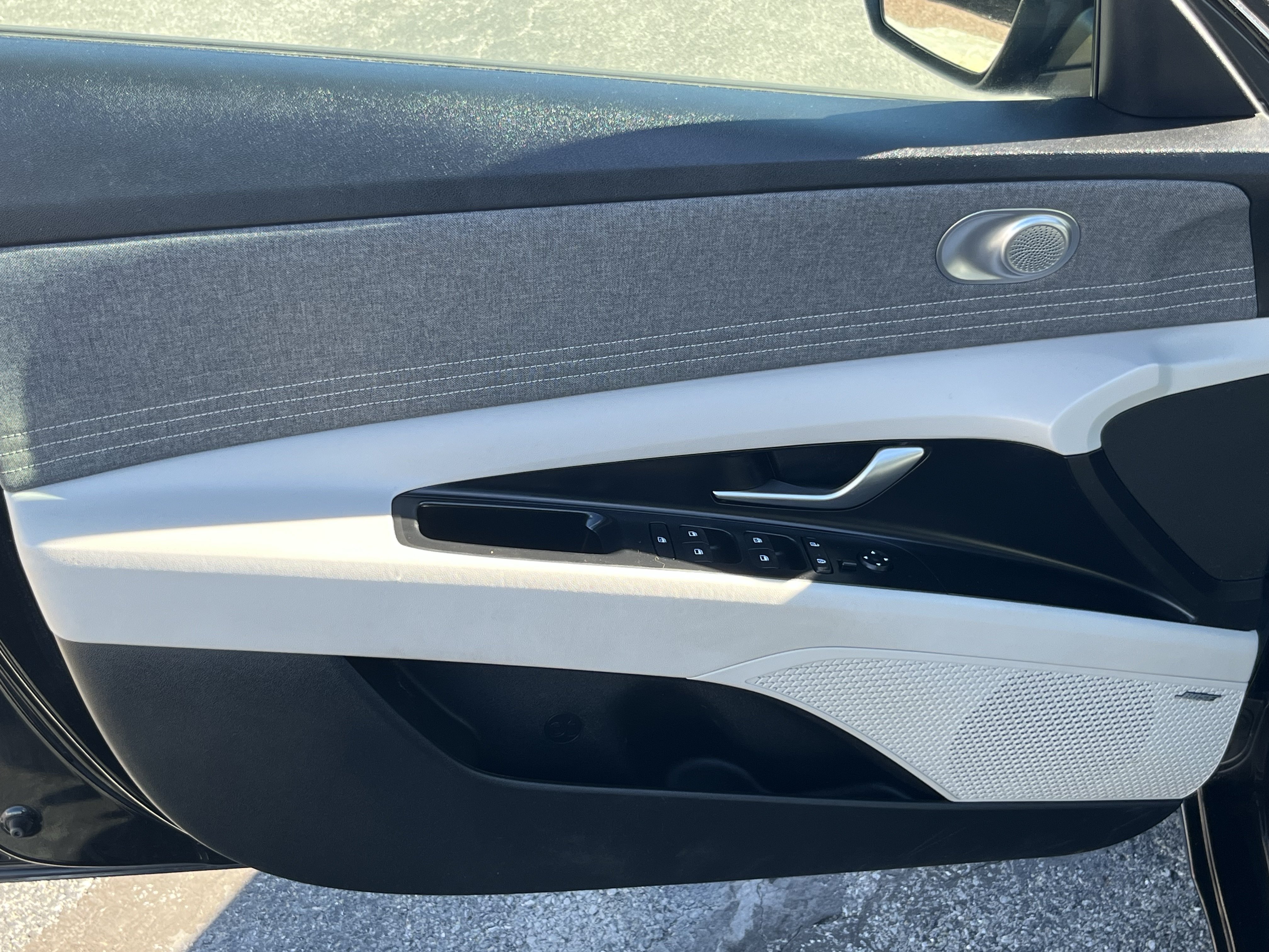 Used 2022 Hyundai Elantra Limited FWD image 19