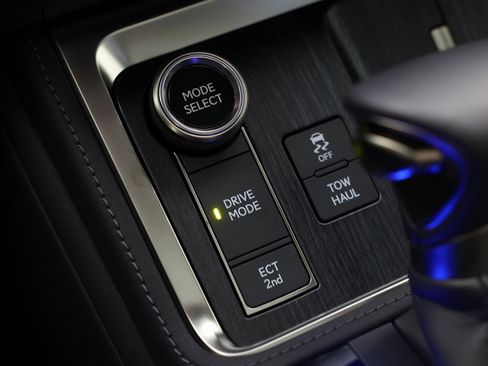 Used 2025 Lexus GX 550 w/ Accessory Package (Z1) image 30