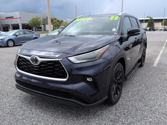 Used 2022 Toyota Highlander XLE FWD image 8
