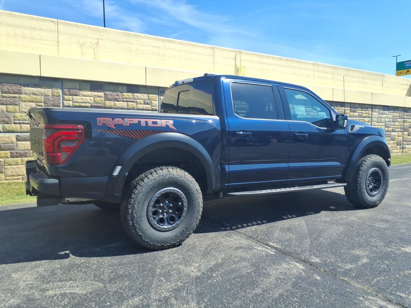 Used 2025 Ford F150 Raptor AWD/4WD image 11
