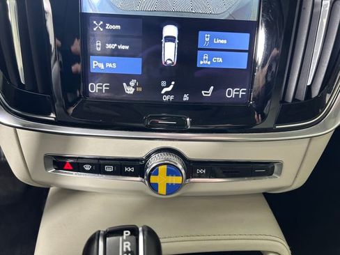 Used 2017 Volvo V90 T6 Cross Country image 24