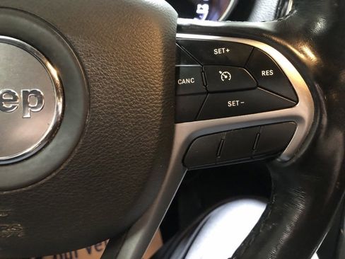 Used 2020 Jeep Grand Cherokee Altitude image 24