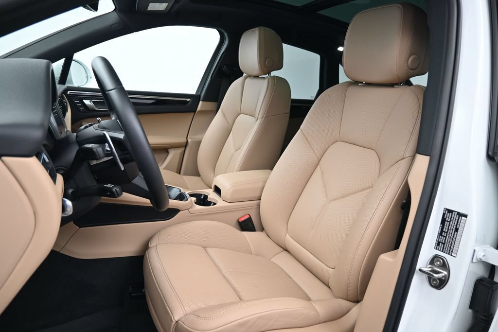 Certified 2026 Porsche Macan AWD/4WD image 5