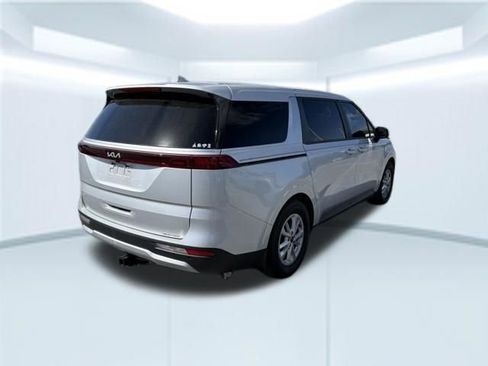 Used 2023 Kia Carnival LX image 8