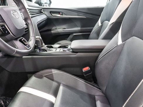 Used 2025 Toyota Camry SE FWD image 17