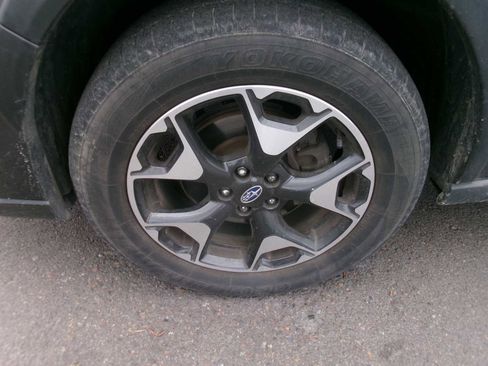 Used 2019 Subaru Crosstrek 2.0i w/ Eyesight System image 10