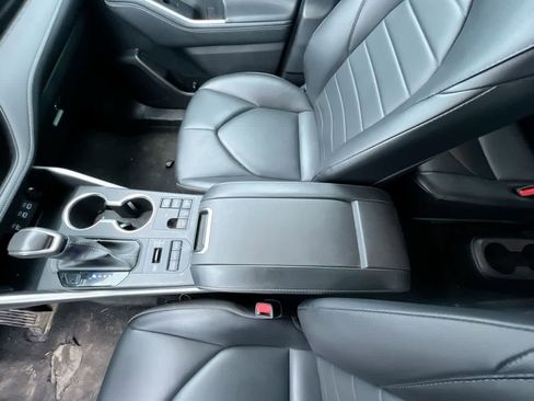 Used 2024 Toyota Highlander XLE image 21