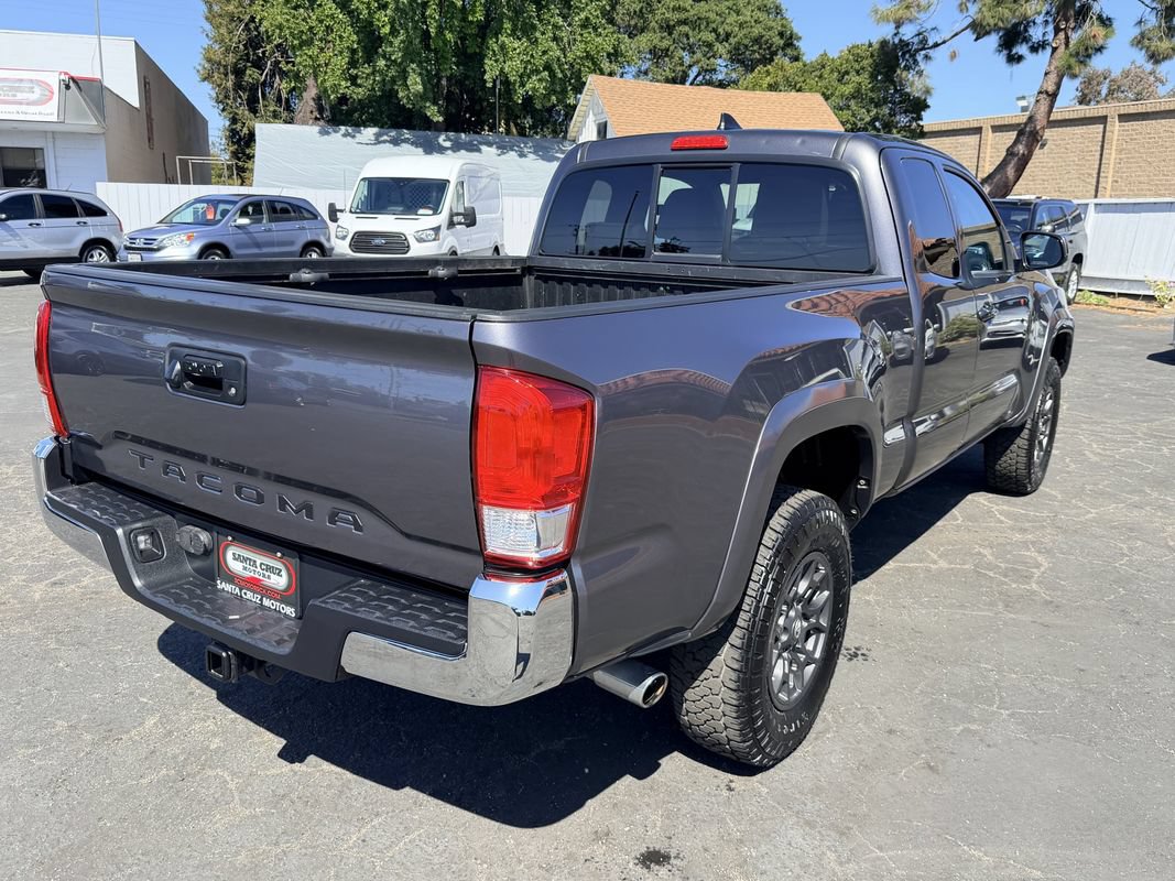 Used 2017 Toyota Tacoma SR5 w/ Tow Package RWD image 6
