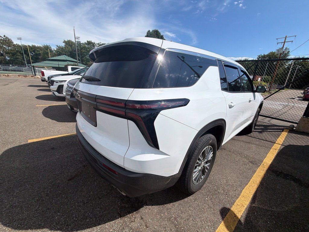 Used 2024 Chevrolet Traverse LS FWD image 7