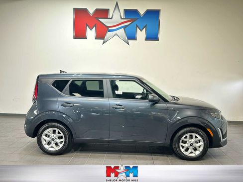 Used 2025 Kia Soul LX w/ LX Technology Package FWD image 1