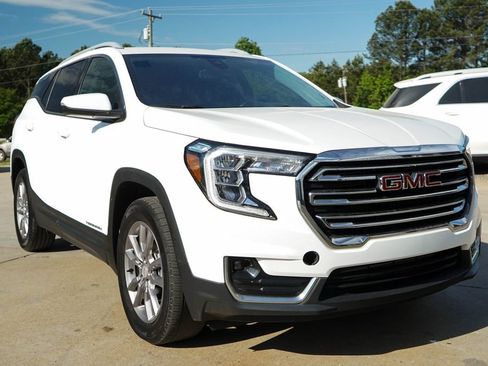 Used 2024 GMC Terrain SLT image 37