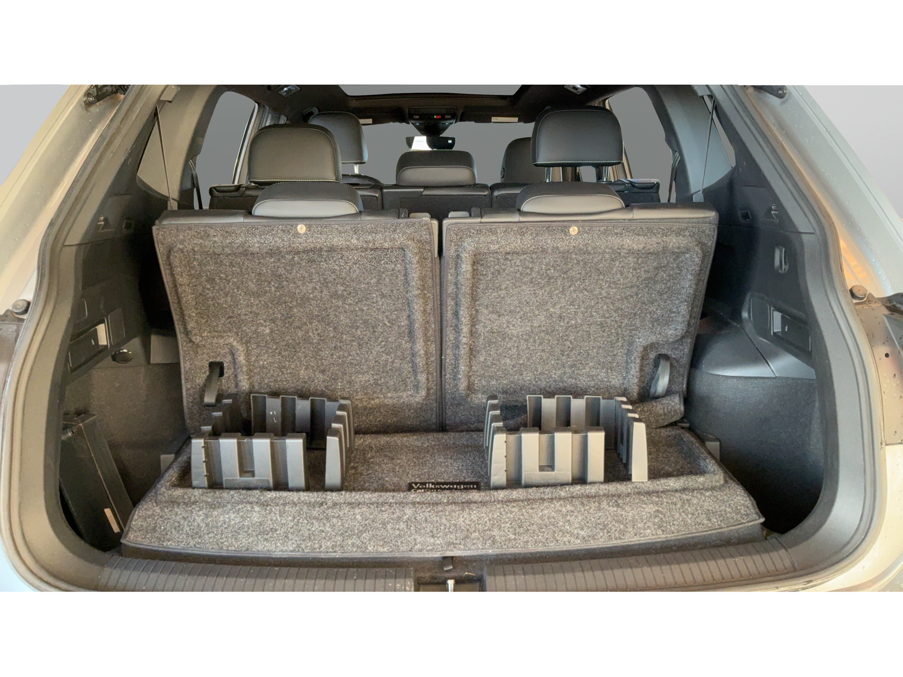 Used 2022 Volkswagen Tiguan SE R-Line FWD image 35